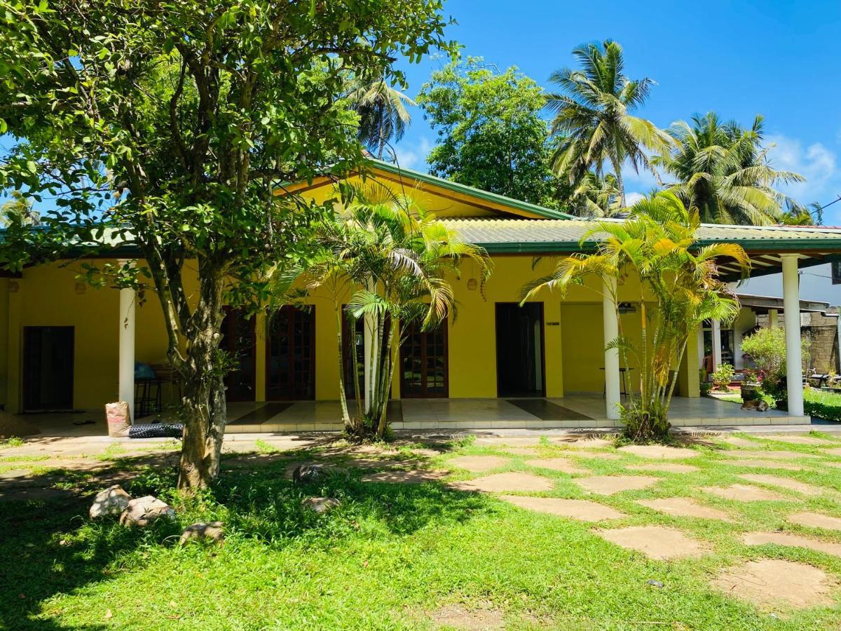 Aramba Resort Dondra Exterior photo